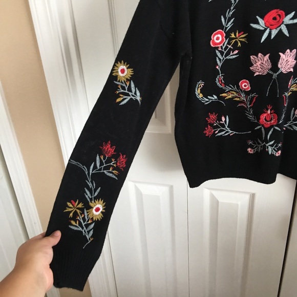 Embroidered sweater - Picture 2 of 5